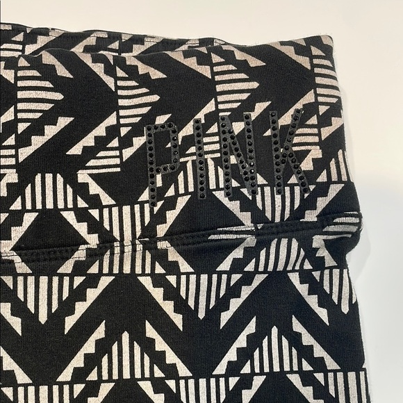 Black and White Patterned Leggings - Picture 2 of 3